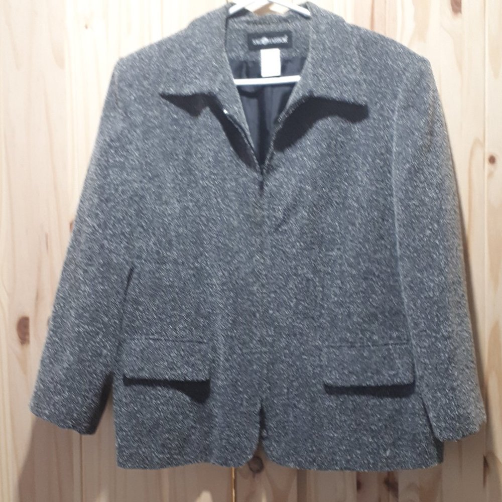 Sagharbor jacket with front zipper and two pockets